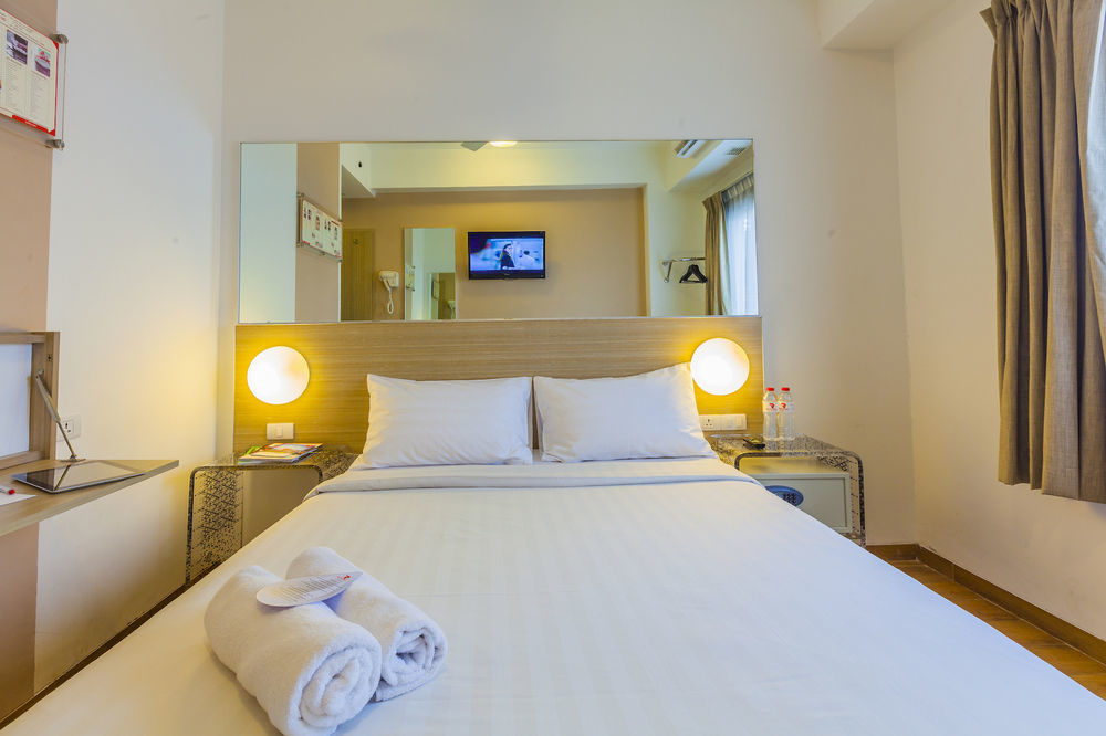 Monoloog Hotel Bekasi Kültér fotó
