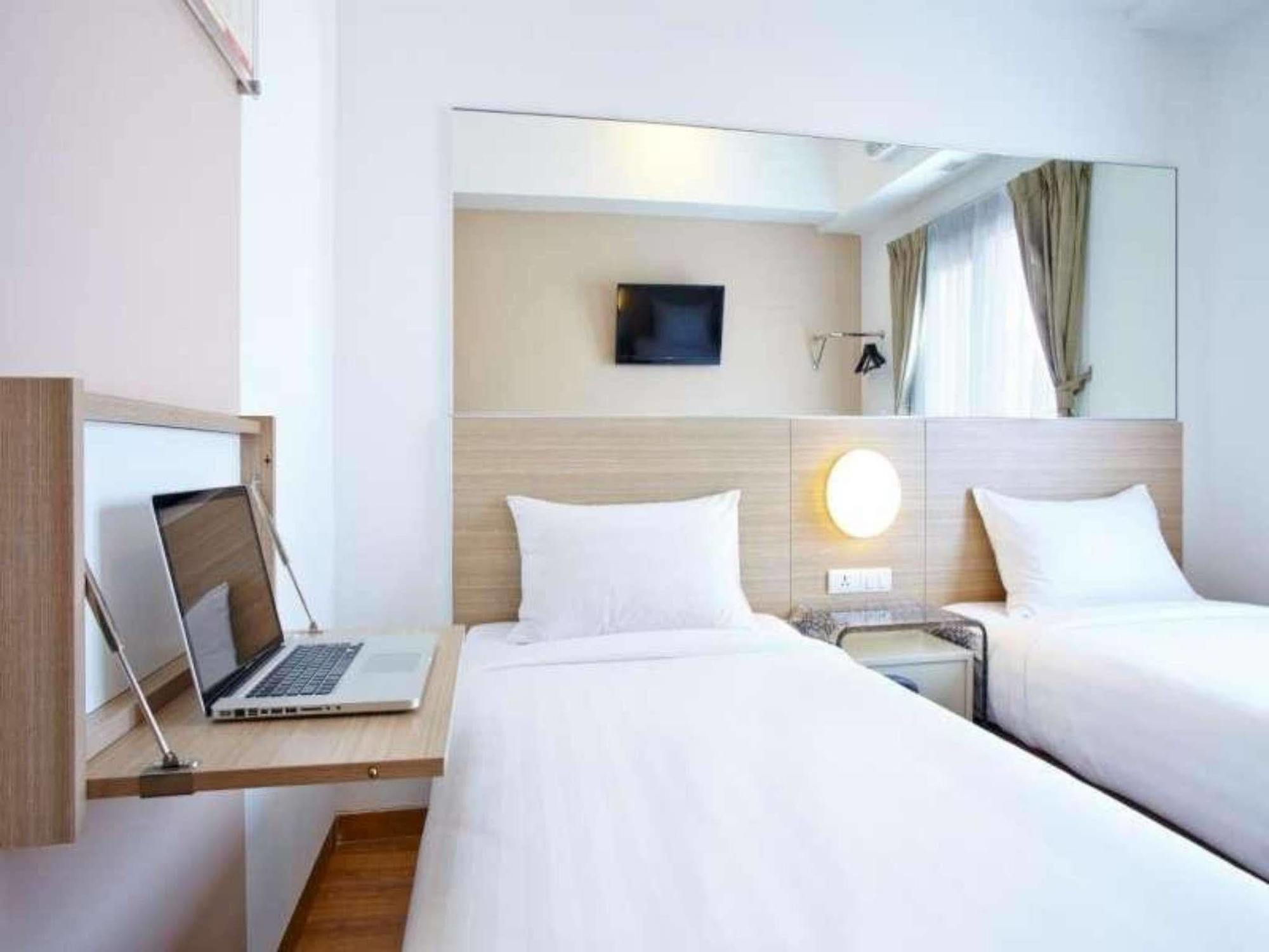 Monoloog Hotel Bekasi Kültér fotó
