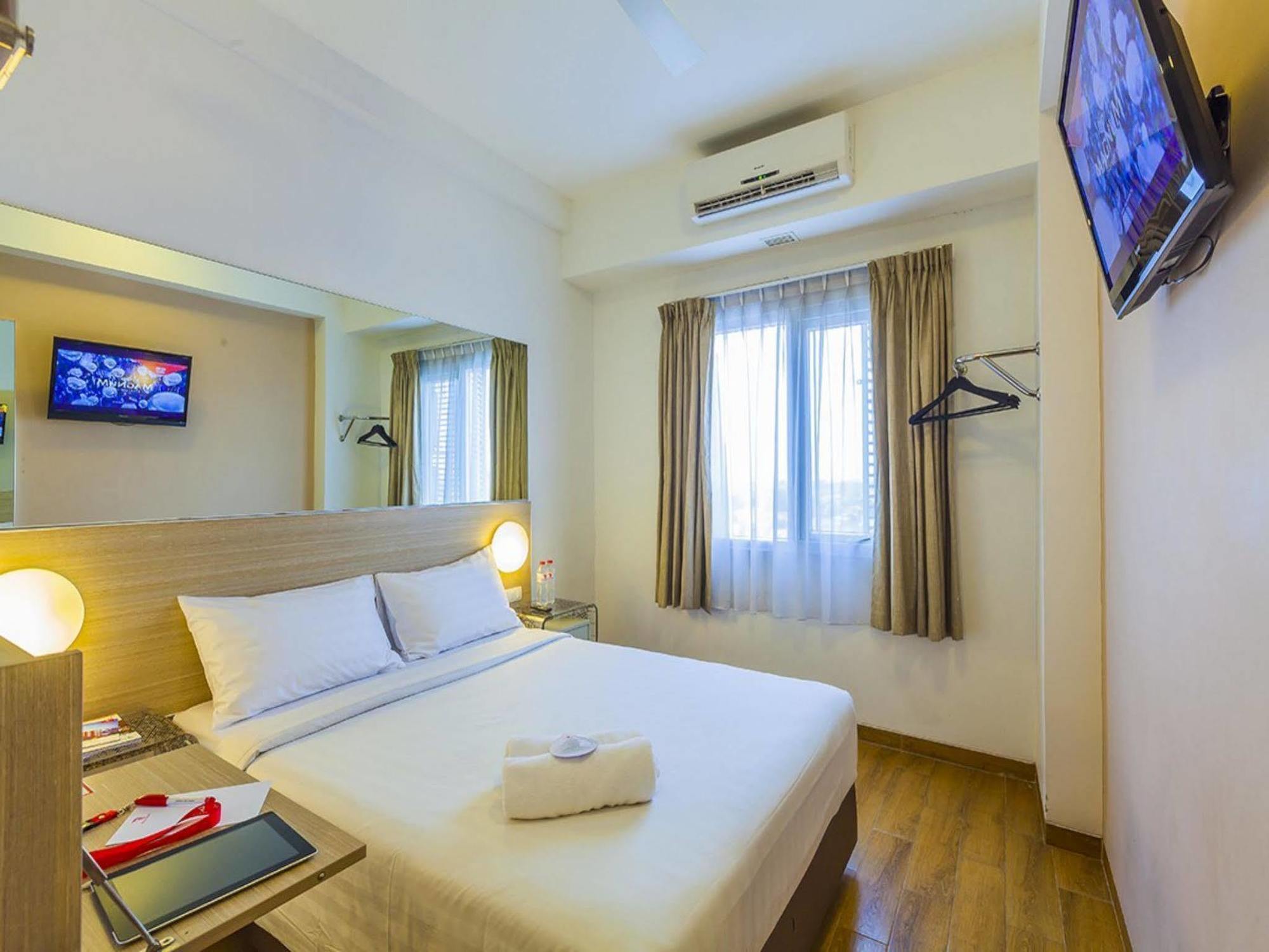 Monoloog Hotel Bekasi Kültér fotó