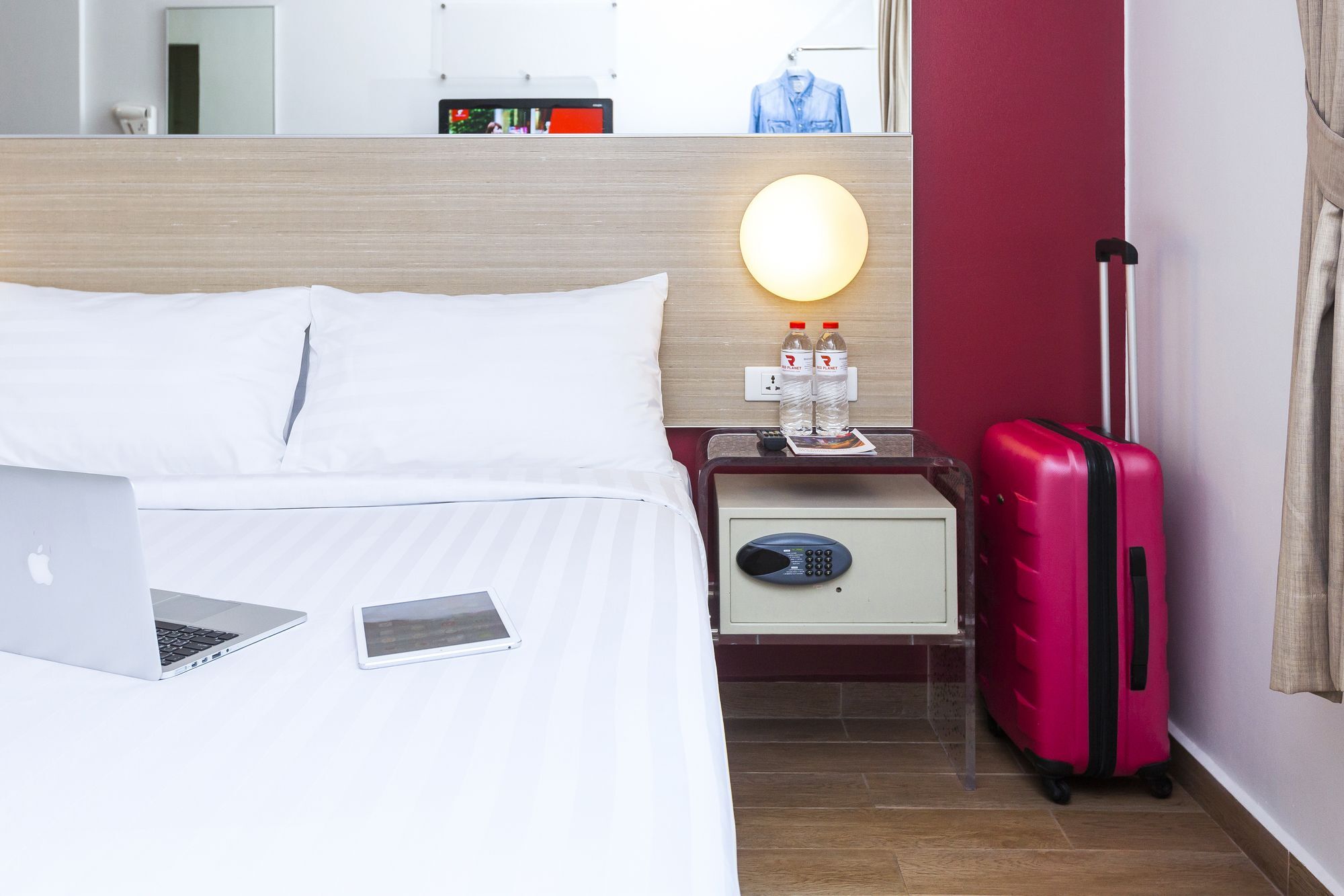Monoloog Hotel Bekasi Kültér fotó