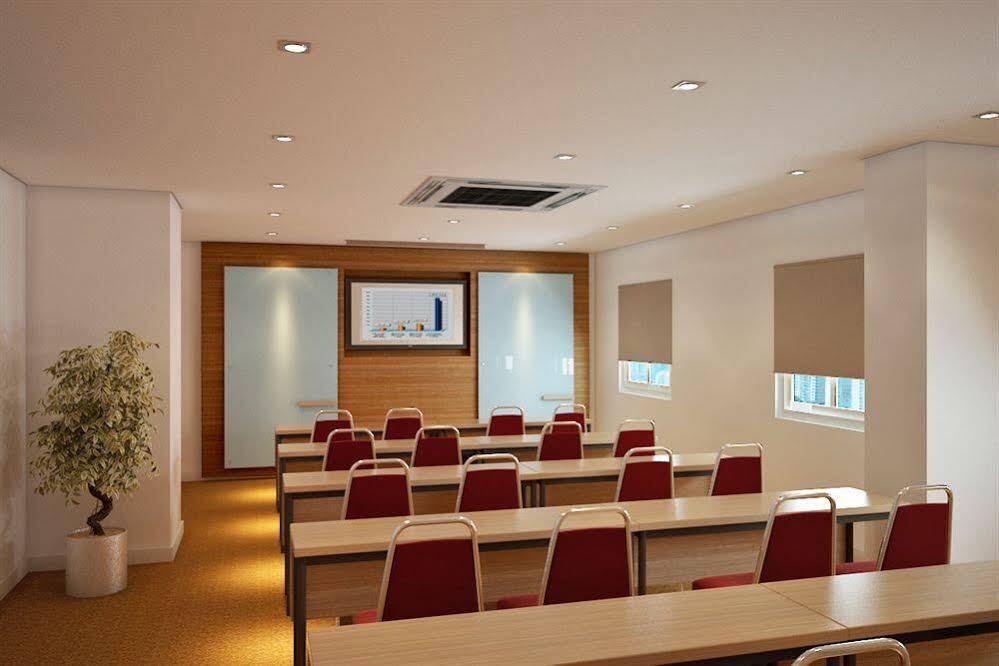 Monoloog Hotel Bekasi Kültér fotó